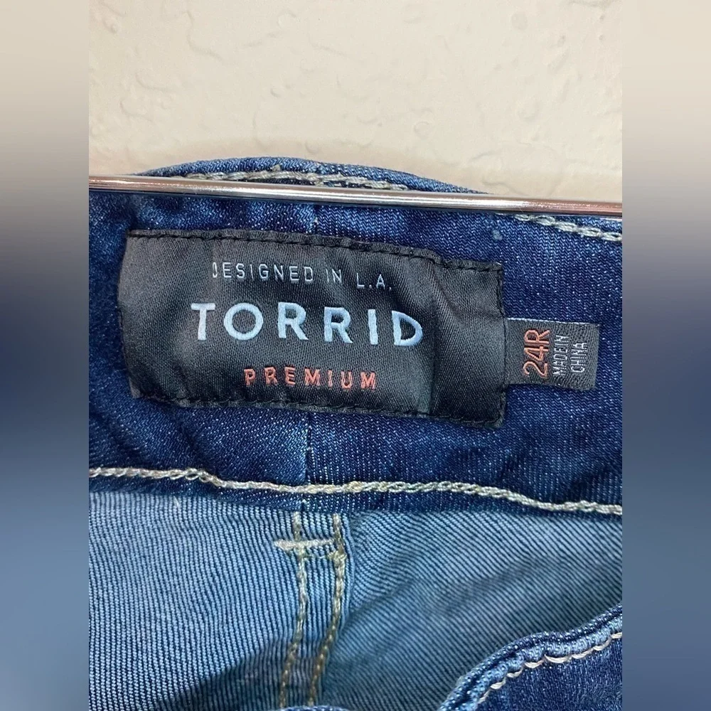 Torrid Premium Women’s Zippered Dark Wash High Rise Jeans/Jegging Size 24R - Picture 7 of 11
